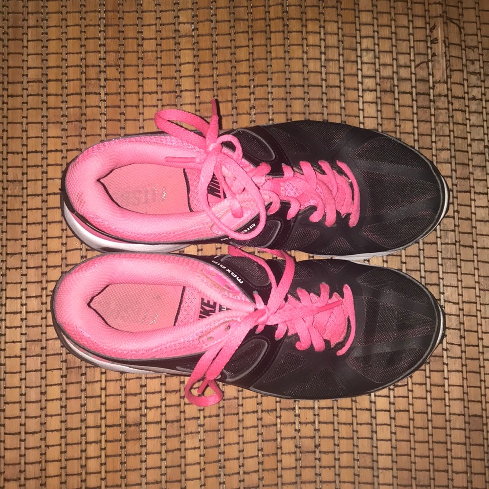 NIKE MAX AIR SHOES